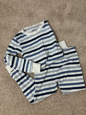 4 sets of long sleeve and pant pajamas